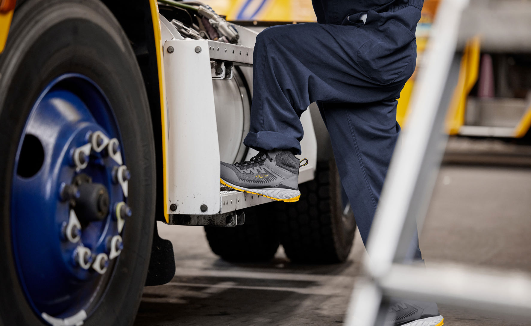 Men's Arvada Mid Work Sneaker (Carbon Toe) | Black/Keen Yellow - Image 7