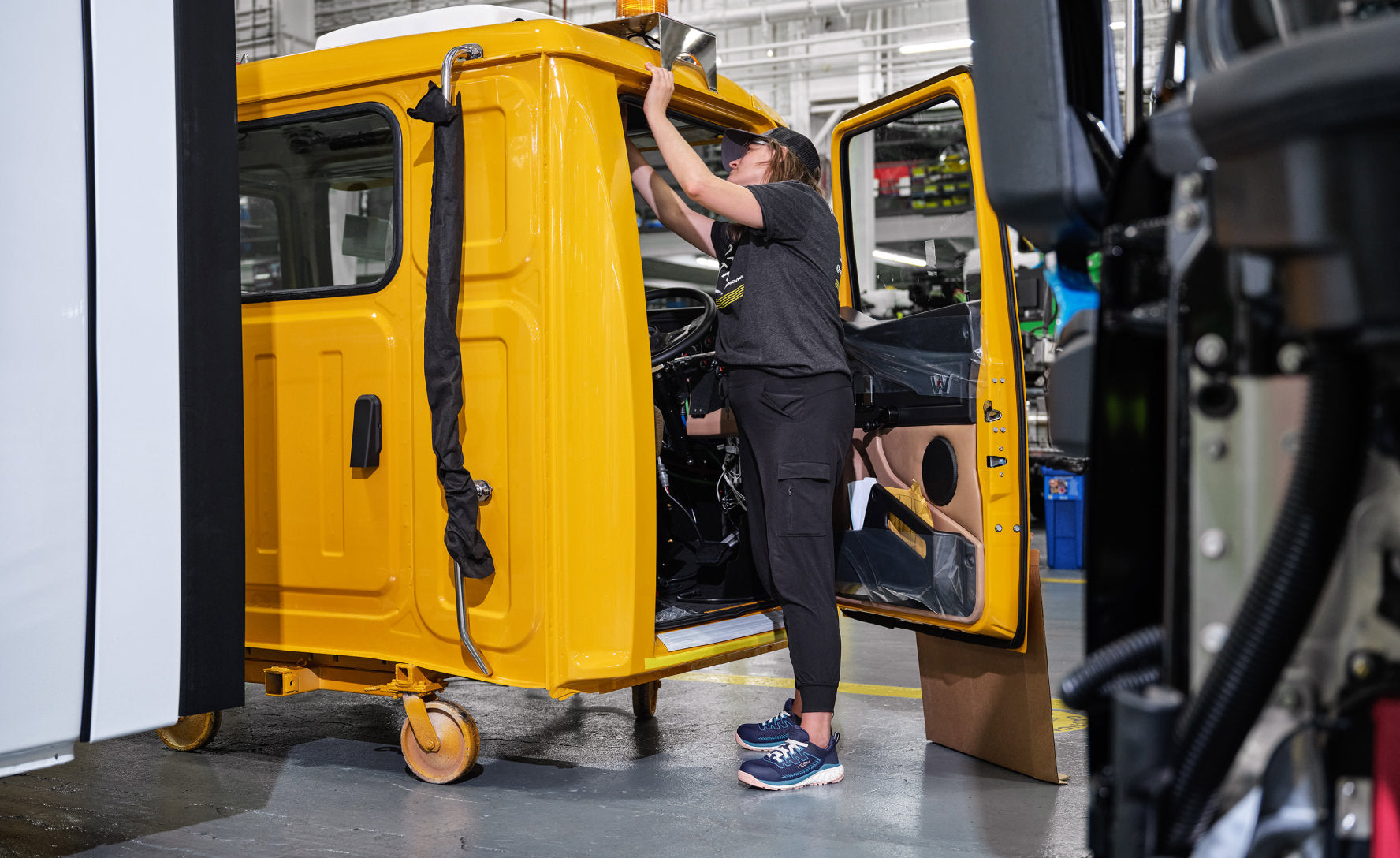 Women's Arvada Work Sneaker (Carbon Toe) | Sea Moss/Desert Sage - Image 7